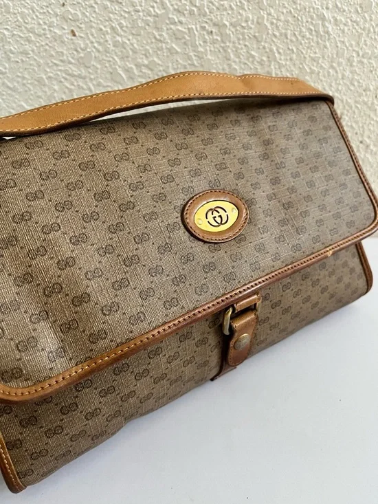 Gucci Brown Monogram vintage Crossbody Bag in Tan Leather Trim - Picture 14 of 14